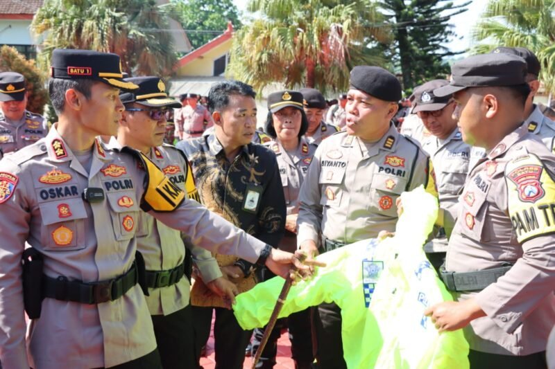 Foto : Kapolres AKBP Oskar Syamsuddin usai memimpin Apel Pengecekan dan pergeseran Personel 