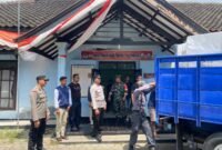 Foto : Personel Polsek Tumpang bersama Koramil Tumpang Kawal dan Amanakan pergeseran sura suara dari PPS ke PPK