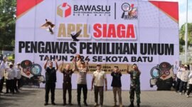 Foto : Ketua Bawaslu Kota Batu bersama PJ Walikota Batu, Kapolres Batu dan Forkopimda Kota Batu secara simbolis melepas burung merpati 