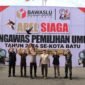 Foto : Ketua Bawaslu Kota Batu bersama PJ Walikota Batu, Kapolres Batu dan Forkopimda Kota Batu secara simbolis melepas burung merpati 