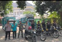 Foto  Anggota Polres Pasuruan Kota aktif terlibat dalam kegiatan pengamanan dan pengawalan penarikan kotak suara Pemilu 2024
