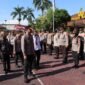 Foto : Kapolres Malang, AKBP Putu Kholis Aryana melakukan pengecekan kepada anggota
