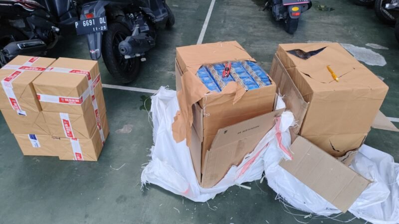 Foto : Puuhan batng rokok ilegal yang berhasil diamankan Bea Cukai Malang saat operasi di pasar dan ekspedisi 