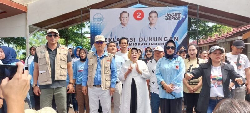Caption. Deklarasi dukungan dari Calon Pekerja Migran Indonesia (CPMI) se-Jawa Timur untuk Paslon nomor urut 02 Prabowo Gibran