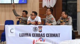 Foto : Anggota Polres Malang ikuti lomba Cerdas Cermat dalam rangka peringatan HPN 2024