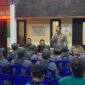 Foto : Kapolsek Tumpang AKP. Achmad Zainuddin memberikan pembinaan kepada Linmas Desa Duwet Krajan