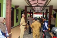 Foto : Kapolsek Tumpang bersama Muspika melakukan patroli gabungan untuk memastikan keamanan logistik pemilu 2024