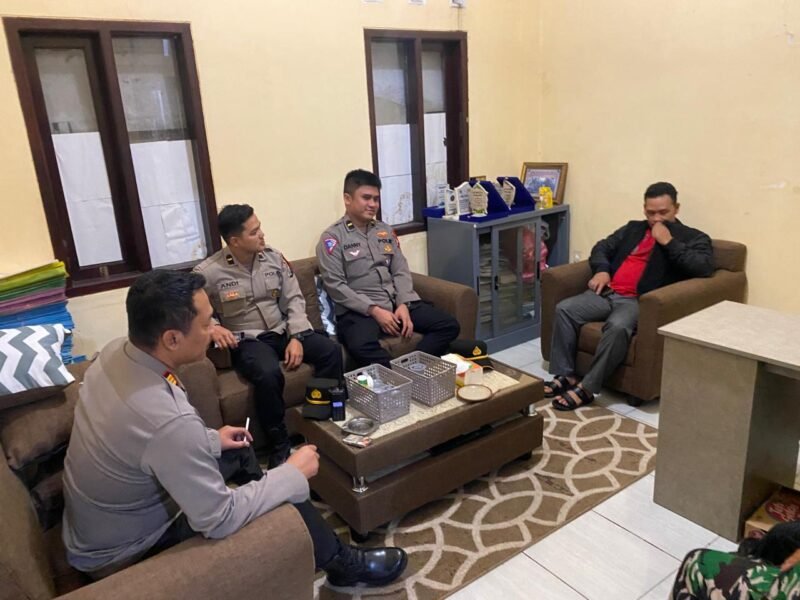 Foto : Polsek Tumpang Gelar koordinasi antisipasi terjadinya Money Politic jelang pencoblosan