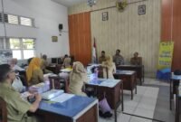 Foto : Jumat Curhat Polsek Tumpang bersama tenaga pendidik SMPN 1 Tumpang