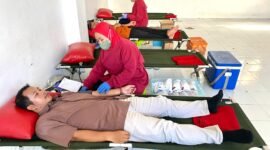 Caption. Kegiatan donor darah di SMK Muhammadiyah 6 Donomulyo Kabupaten Malang yang diikuti guru, pelajar dan masyarakat sekitar