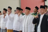 Caption. Bupati Malang H.M Sanusi (dua dari kanan) disampingi Ketua PC NU Kabupaten Malang KH Muhammad Hamim Kholili (kanan) berserta pengurus MWC NU Bululawang yang baru dilantik