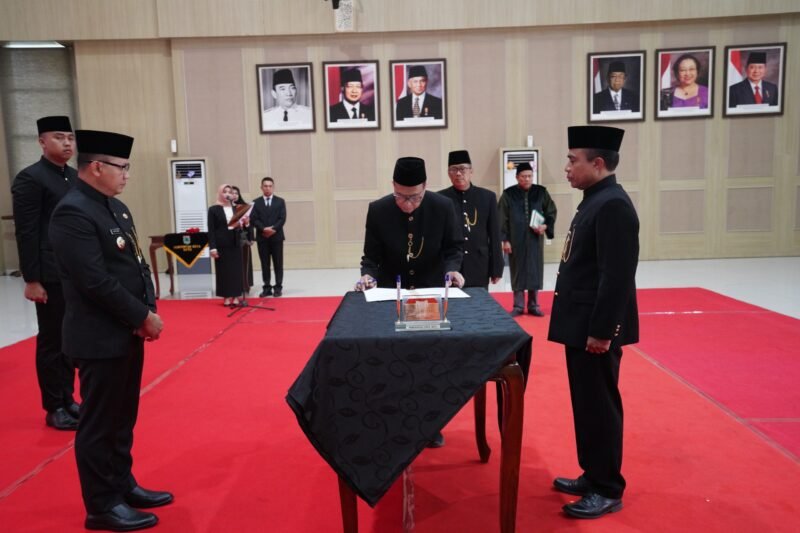 Foto : Pj. Wali Kota Batu Lantik Kasatpol PP dan Kadishub