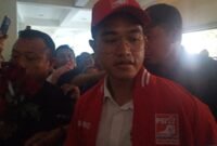 Foto : Ketua Umum Partai Solidaritas Indonesia (PSI) Kaesang Pangarep  saat tiba di Gor Ken Arok Kota Malang