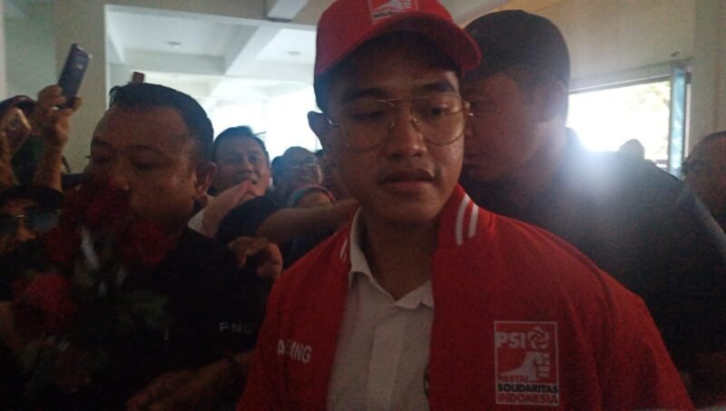 Foto : Ketua Umum Partai Solidaritas Indonesia (PSI) Kaesang Pangarep  saat tiba di Gor Ken Arok Kota Malang