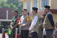 Foto : Kapolres Pasuruan AKBP Teddy Chandra, S.I.K., M.Si. didampingi Dandim 0819 Pasuruan pimpin Apel Gelar Pasukan