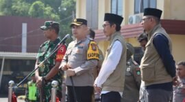 Foto : Kapolres Pasuruan AKBP Teddy Chandra, S.I.K., M.Si. didampingi Dandim 0819 Pasuruan pimpin Apel Gelar Pasukan