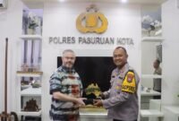 Foto : Kapolres Pasuruan Kota, AKBP Makung Ismoyo Jati bersama Wakil Konsulat Jenderal Australia Mr. Anthony Clark 