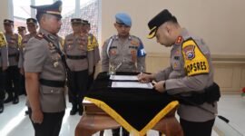 Foto : Kapolres Pasuruan AKBP Teddy Chandra, S.I.K., M.Si. memimpin langsung upacara Pelantikan Kapolsek Puspo