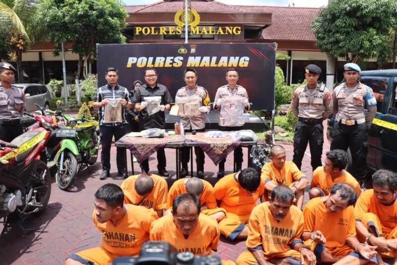 Foto : Kepolisian Resor Malang, Polda Jatim, berhasil menangkap 10 pelaku dengan 29 kasus tindak pidana pencurian dan penadahan kendaraan bermotor