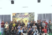 Foto : Komandan Distrik Militer (Dandim) 0819/Pasuruan, Letkol Arh Noor Iskak S.T.  mengajak ngopi bareng dengan para insan pers dan media 