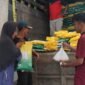 Foto : kegiatan operasi pasar dilakukan di Balai Desa Punten, Kecamatan Bumiaji