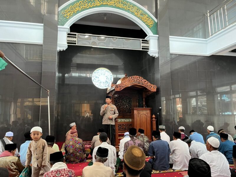 Foto: Kapolsek Tumpang AKP Achmad Zainuddin sampaikan ceramah Kamtibmas di Masjid AT Taqwa Desa Wringinsongo 
