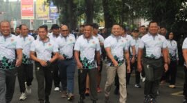 Foto : Jalan santai bersama Pangkostrad dalam rangka HUT Ke-63 Kostrad di Lapangan Rampal Kota Malang