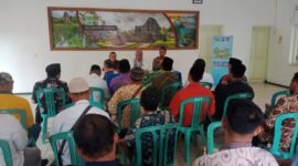 Foto : Kapolsek Tumpang AKP Achmad Zainuddin saat kegiatan Jumat Curhat