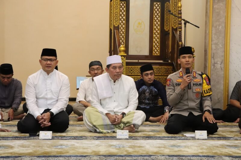 Foto : Kapolres Batu AKBP Oskar Syamsuddin bersama PJ Walikota Batu, Aries Agung Paewai,