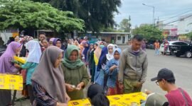 Foto :Kegiatan  operasi pasar di Pasar Tumpang