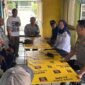 Foto :Kapolsek Tumpang jalin silaturahmi bersama pedagang dan Jukir di pasar Tumpang melalui Jumat curhat