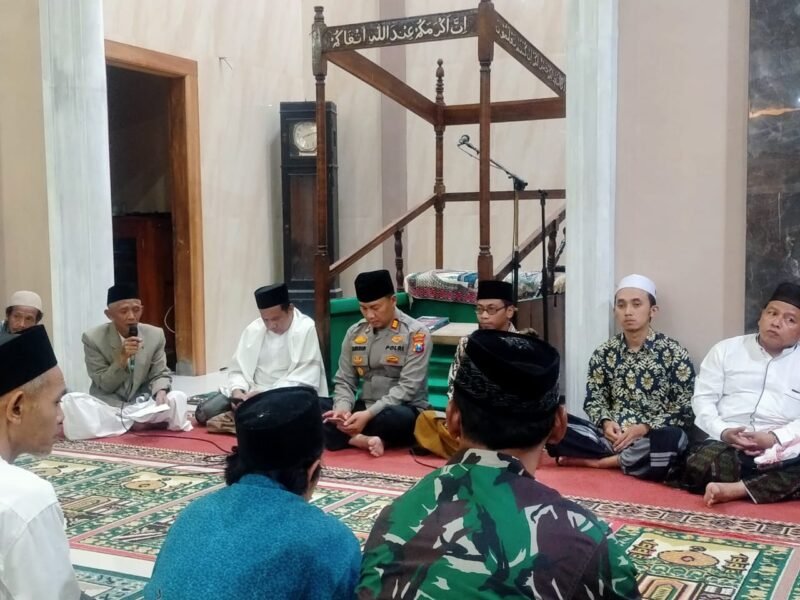 Foto : Jumat Curhat Polsek Tumpang dilaksanakan di Masjid Manbaus Sa'adah Desa Benjor Kecamatan Tumpang Kabupaten Malang