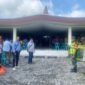 Foto : Personel Polsek Tumpang dan anggota TNI lakukan pengamanan ibadah perayaan Paskah 2024