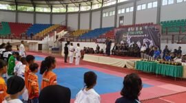 Caption. Pembukaan kejuaraan Karateka Jatim Open piala Kemenpora 2024 dibuka oleh Wakil Bupati Malang Didik Gatot Subroto di GOR Kanjuruhan Kepanjen Malang 
