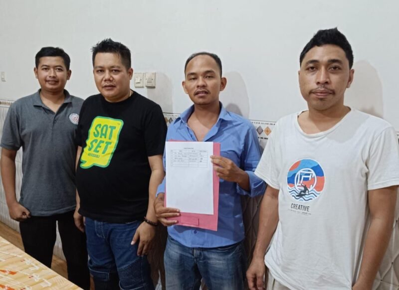 Caption. Kantor Advokat dan Konsultan Hukum Kompak Law dan Tim Gunawan Center Khusairi beserta tim