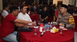 Foto : AKBP Teddy Chandra, S.I.K., M.Si. bersama para Awak Media 