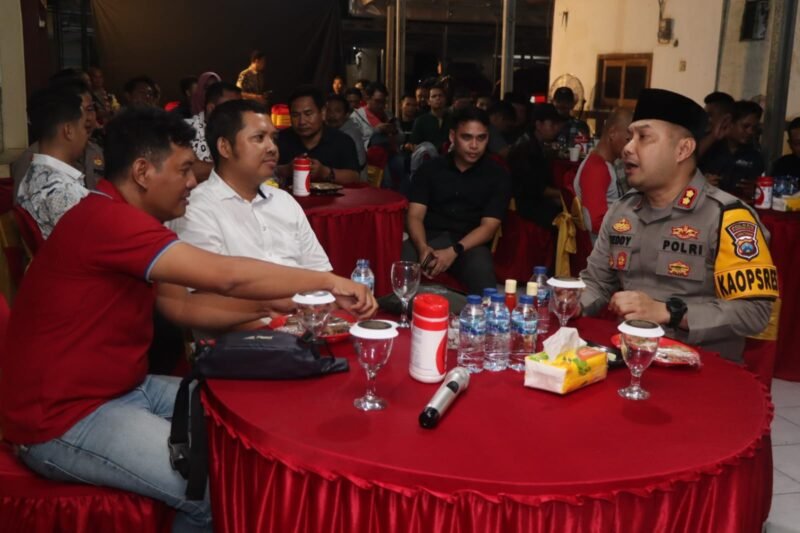 Foto : AKBP Teddy Chandra, S.I.K., M.Si. bersama para Awak Media 