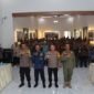 Foto : Kapolres Pasuruan AKBP Teddy Chandra, S.I.K., M.Si. didampingi Kasat Binmas Polres Pasuruan AKP Nanang Abidin, S.H. yang dihadiri oleh Ketua dan Awak Satkamling se-Kabupaten Pasuruan