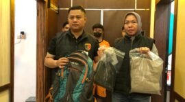 Foto : Kaurbinops Satreskrim Polres Malang, Iptu Ahmad Taufik menunjukkan barang bukti milik pelaku