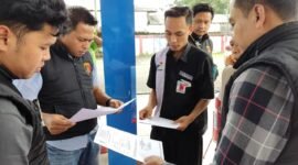 Foto : Kasat Reskrim Polres Batu saat meakukan pengecekan ke sejumah SPBU di Kota Batu