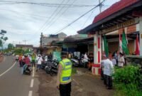 Foto : Personel Polsek Tumpang ikut amankan kelancaran jalan pada pawai Ta'aruf yang digelar - TK Muslimat NU 3 Plus Annur Tumpang 