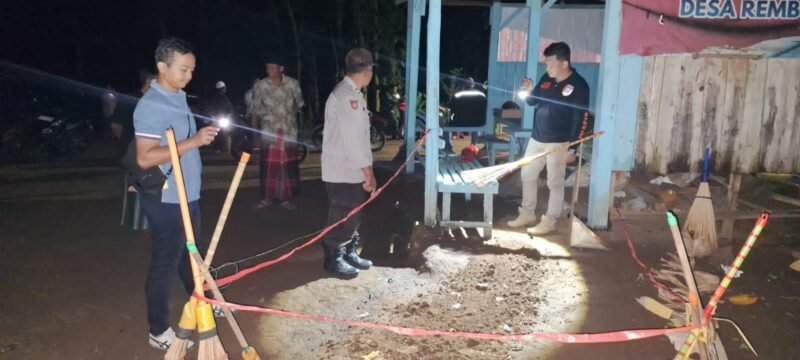 Foto : Aparat Kepolisian saat berada tempat kejadian perkara