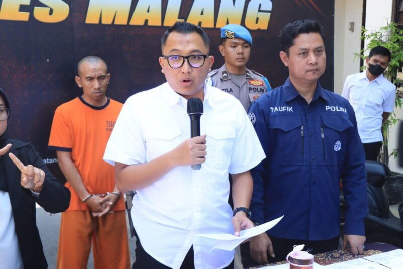 Foto : Kasat Reskrim Polres Malang AKP Gandha Syah Hidayat dalam konferensi pers 