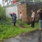Foto : Aparat Kelopisian malakukan penyelidikan di Lokasi Kejadian