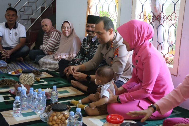 Foto : Kapolres Malang saat jumat curhat bersama keluarga korban kanjuruhan