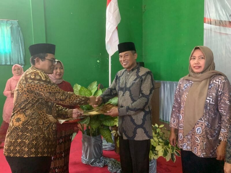 Foto : urah Bandungrejosari kukuhkan ketua RT - RW. 07 Kelurahan Bandungrejosari 