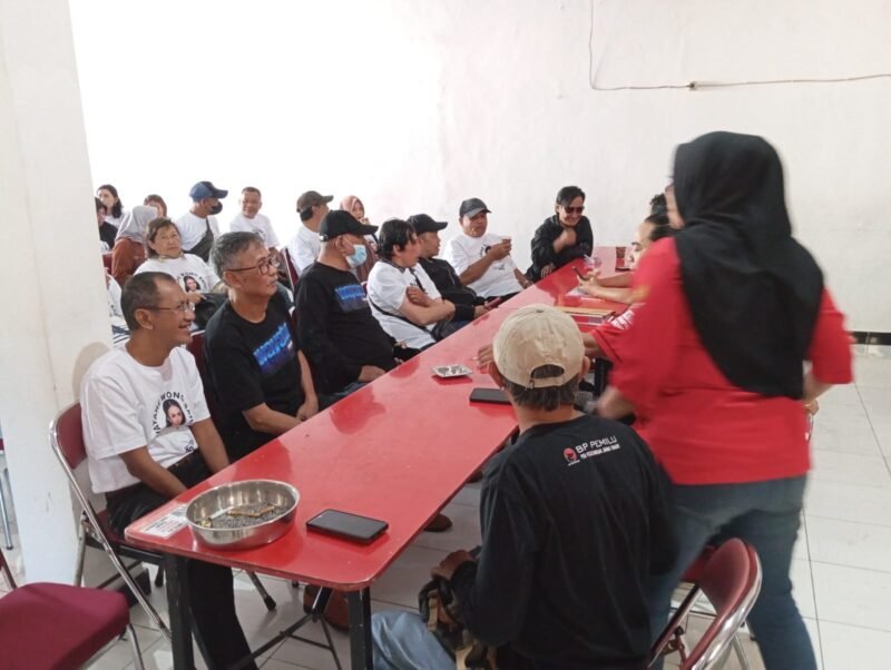 Ket foto. Relawan KD saat mengambil formulir pendaftaran Calon Walikota Batu periode tahun 2024 - 2029