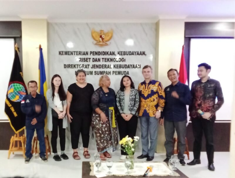 Sesi foto Pengurus Pusat IWO dan Dubes Ukraina, Usai Acara Berlangsung.