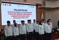 Ket foto. Pengurus PMI kabupaten Malang yang baru saat dilantik oleh ketua PMI Jatim Imam Utomo 