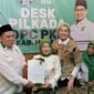 Ket foto. Latifah Shohib (tengah) usai mendaftar di DPC PKB kabupaten Malang sebagai pasangan calon Bupati dan Wakil Bupati Malang periode tahun 2024 - 2029 yang ditemani artis sekaligus anggota DPR RI dari PKB Arzetty Bilbina 